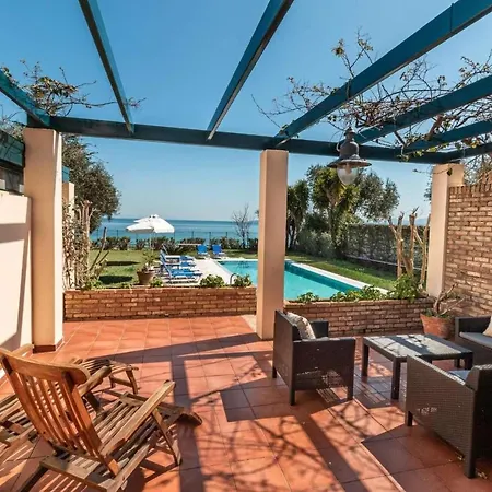 Villa Beachside Escape